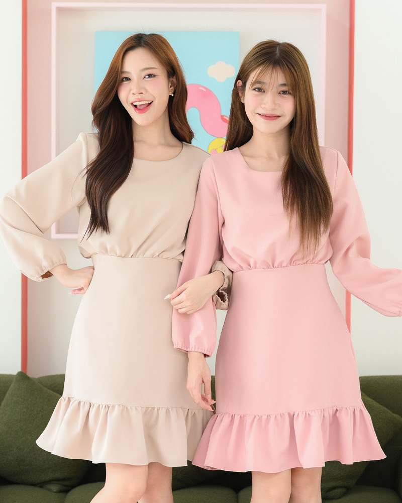 kudapy เดรสแขนยาวคอกลม จั๊มที่ปลายแขนเบาๆ รูดเอวเพิ่มเลเยอร์เก๋ๆ แต่งระบายชายพลิ้ว ผ้าใส่สบาย