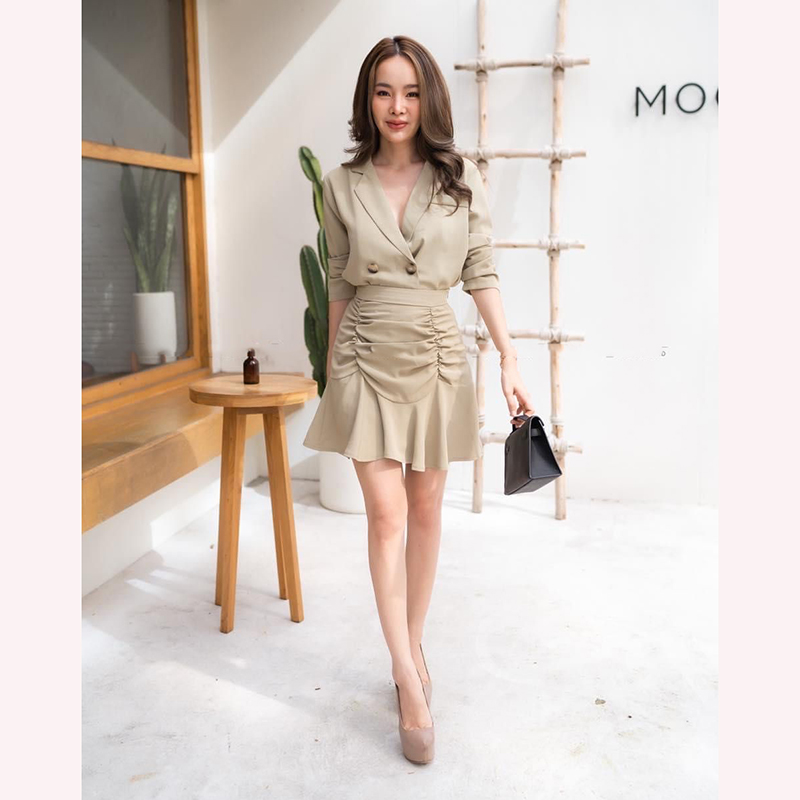 kudapy Set เสื้อสูทสั้น+กระโปรงจีบชั้นชายระบายสีน้ำตาล/สีขาว/สีดำ ดีไซน์เรียบหรู คัตติ้งเนี๊ยบ งานมี2ชิ้น เสื้อทรงสูทสั้น