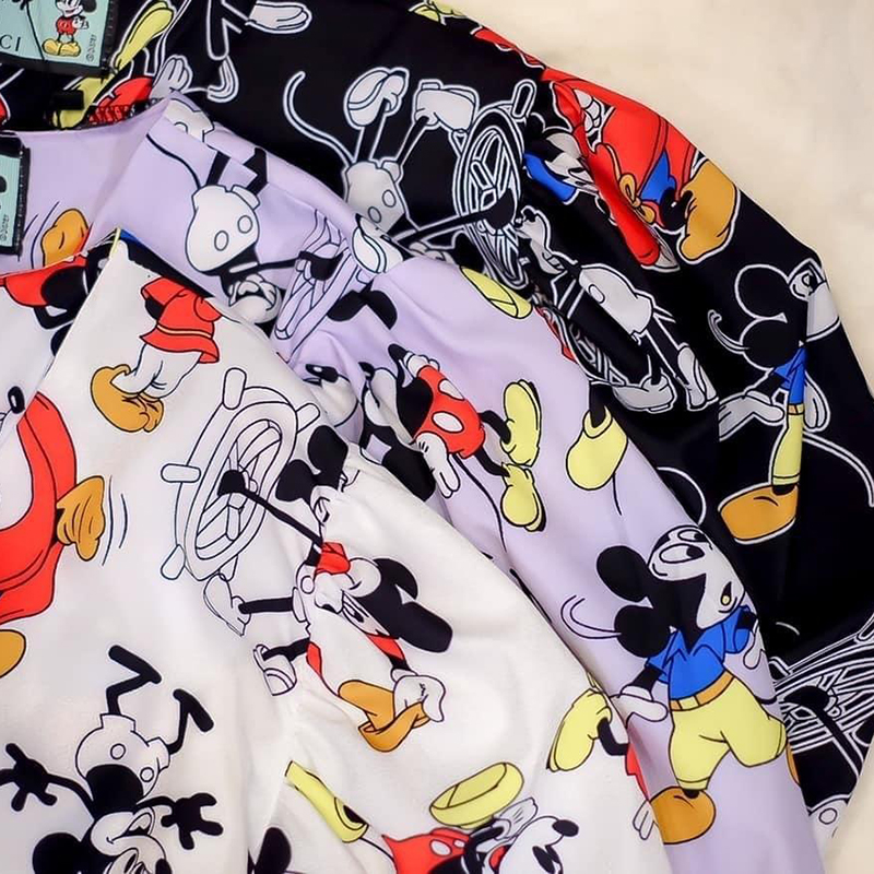 kudapy เสื้อพิมพ์ลายมิกกี้เม้าส์สีม่วง ทรงป้ายคอV งานน่ารัก มีสายข้างเอว