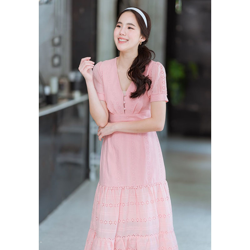 kudapy เดรสยาวคอวีแขนสั้นสีชมพู,สีเทา คอวีลายดอกจุดแต่งประโปรงชั้นลาย