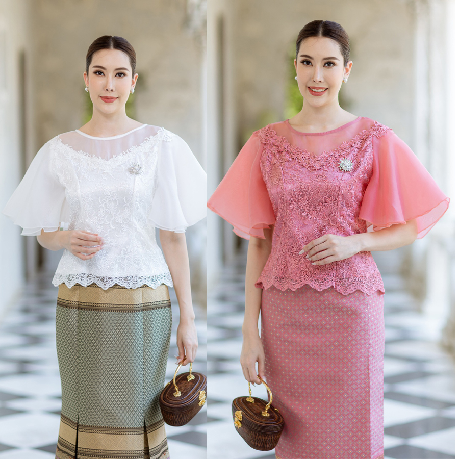 kudapy (เฉพาะเสื้อ) เสื้อลูกไม้คอกลมแขนระบายสีขาว/สีชมพู แขนแต่งระบายผ้าชีฟองทรงบาน มีซับใน ซิบหลัง