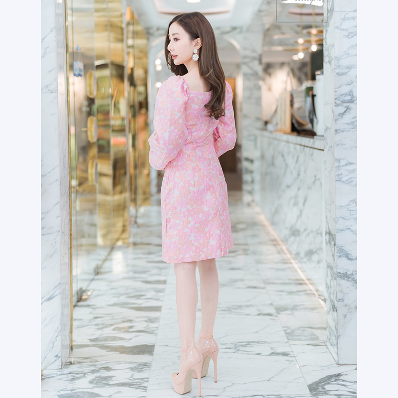 kudapy เดรสสั้นสีชมพู,ฟ้า แขนยาวดอกนูนสวยดูดีใส่แล้วคุณหนูมากๆ