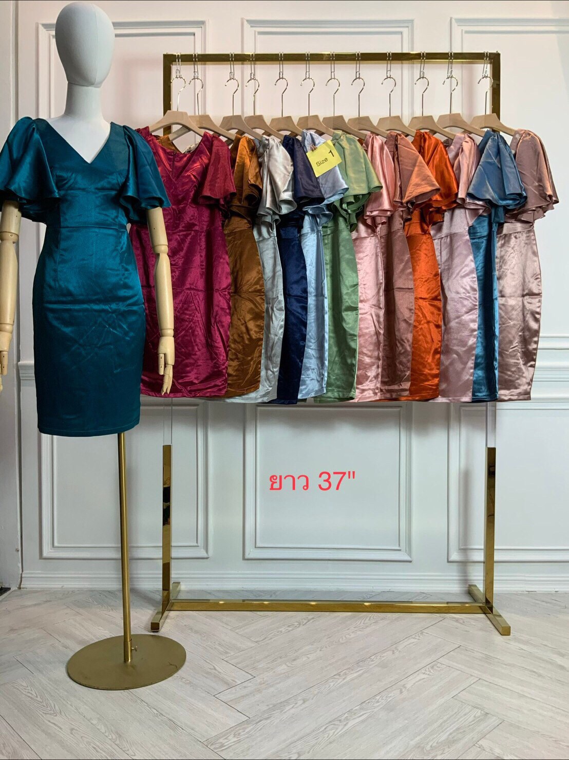 kudapy เดรสสั้นคอวี แขนระบาย ทรงเข้ารูป ผ้าเปเป้ไม่ยืด สีชมพูพิ้งโกลด์,แดงไวน์,นู้ด(ทองอ่อน),โอวัลติน,น้ำตาลอิฐ ,มิ้นหม่น,ฟ้าเข้มอมเทา ,เขียวทะเล, เทา ,ส้มอิฐ,โอรสโกลด์