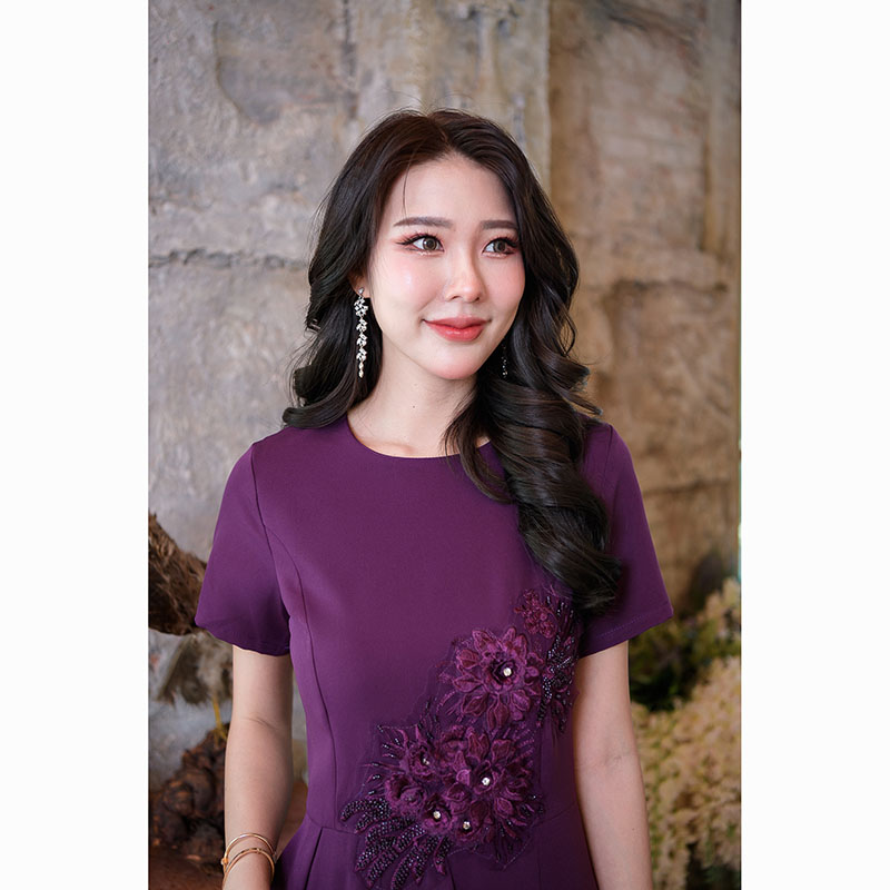 kudapy เดรสสั้นสีเทา/สีม่วง แบบสวยเก๋ สไตล์ทำงาน ลำลองได้ ดีเทลแต่งดอกไม้ประดับเพชรอะไหล่