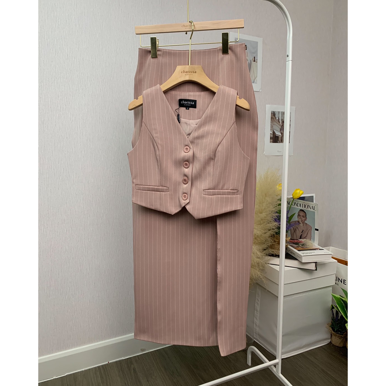 kudapy ชุดเซ็ทสีชมพูกะปิ/สีชมพูนู้ด/สีครีม ลายริ้วเสื้อแขนกุด+กระโปรงยาวผ่าหน้า สวยเกร๋มาก