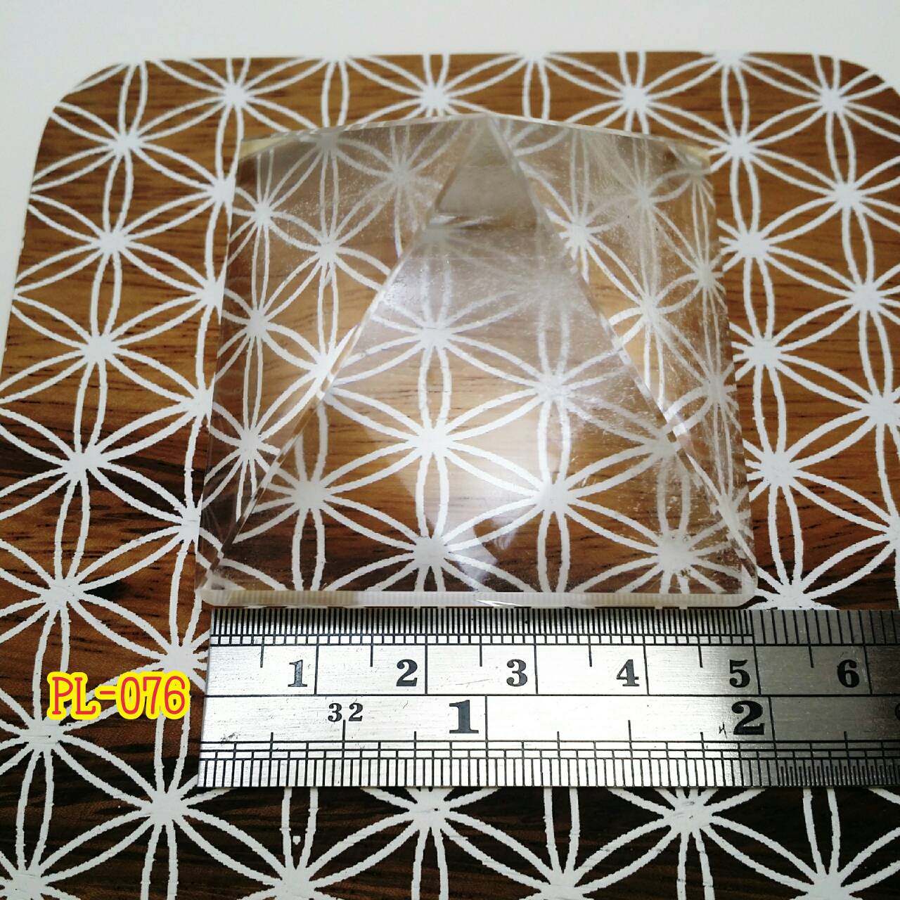 หินคริสตัลควอตซ์เจียรทรงพีระมิด PL-076