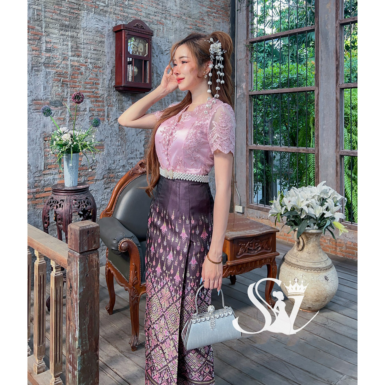 kudapy เสื้อลูกไม้คอหยัก ชายระบายหรูหรา แต่งกระดุมหน้า ชายระบายจับจีบทวิสสุดหรู มีซิปซ่อนหลังแบบถอดได้