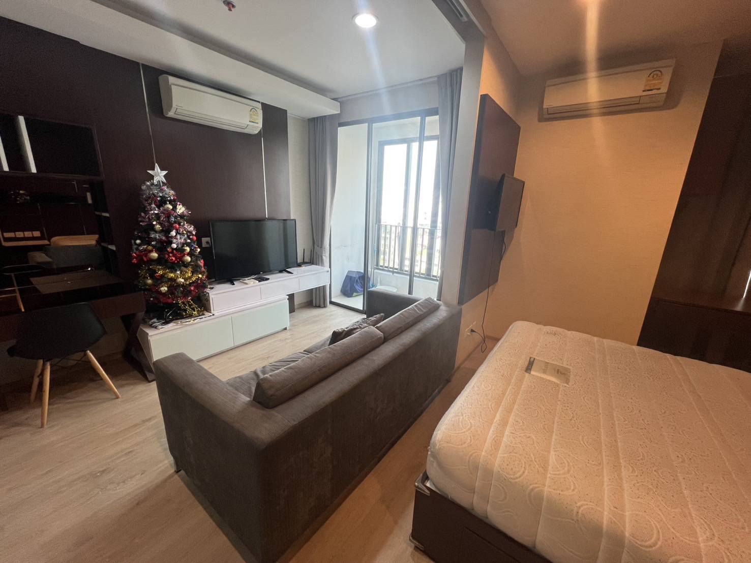 ให้เช่าคอนโด IDEO Q Ratchathewi (ไอดีโอ คิว ราชเทวี) โซนพื้นที่ BTS ราชเทวี ห้องแบบ 1ห้องนอน / 1ห้องน้ำ / โซนครัวปิด ขนาดห้อง 35 ตรม. ชั้น 12