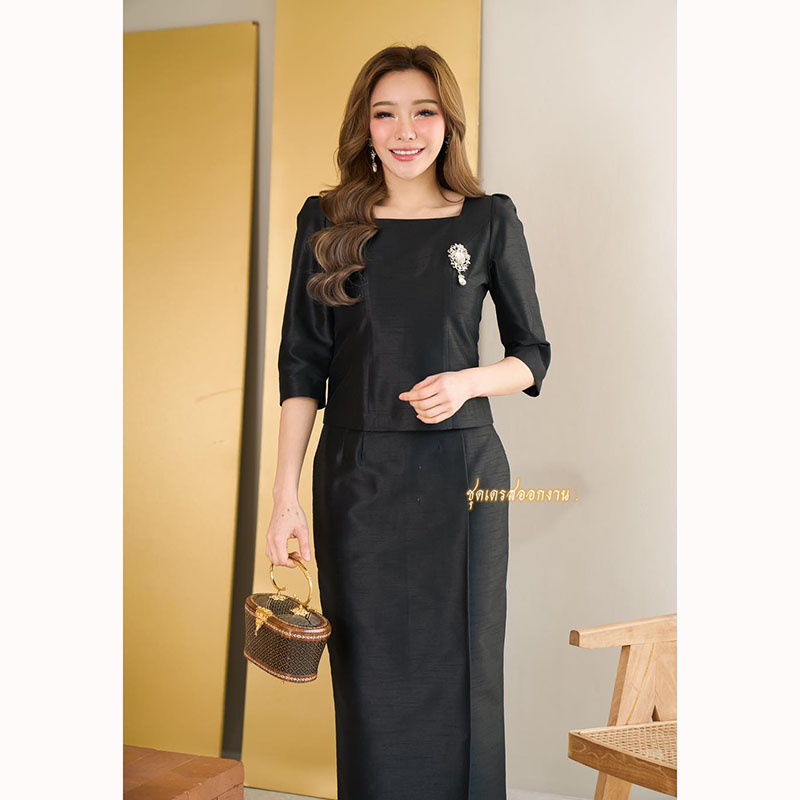 kudapy ชุดเซ็ทเสื้อ+ผ้าถุงสีดำเนื้อผ้า ผ้าไหมลายสวย ผ้าไม่บางใส ไม่เห็นชั้นใน สีไม่ตก ผ้าไม่ยืดไม่หด