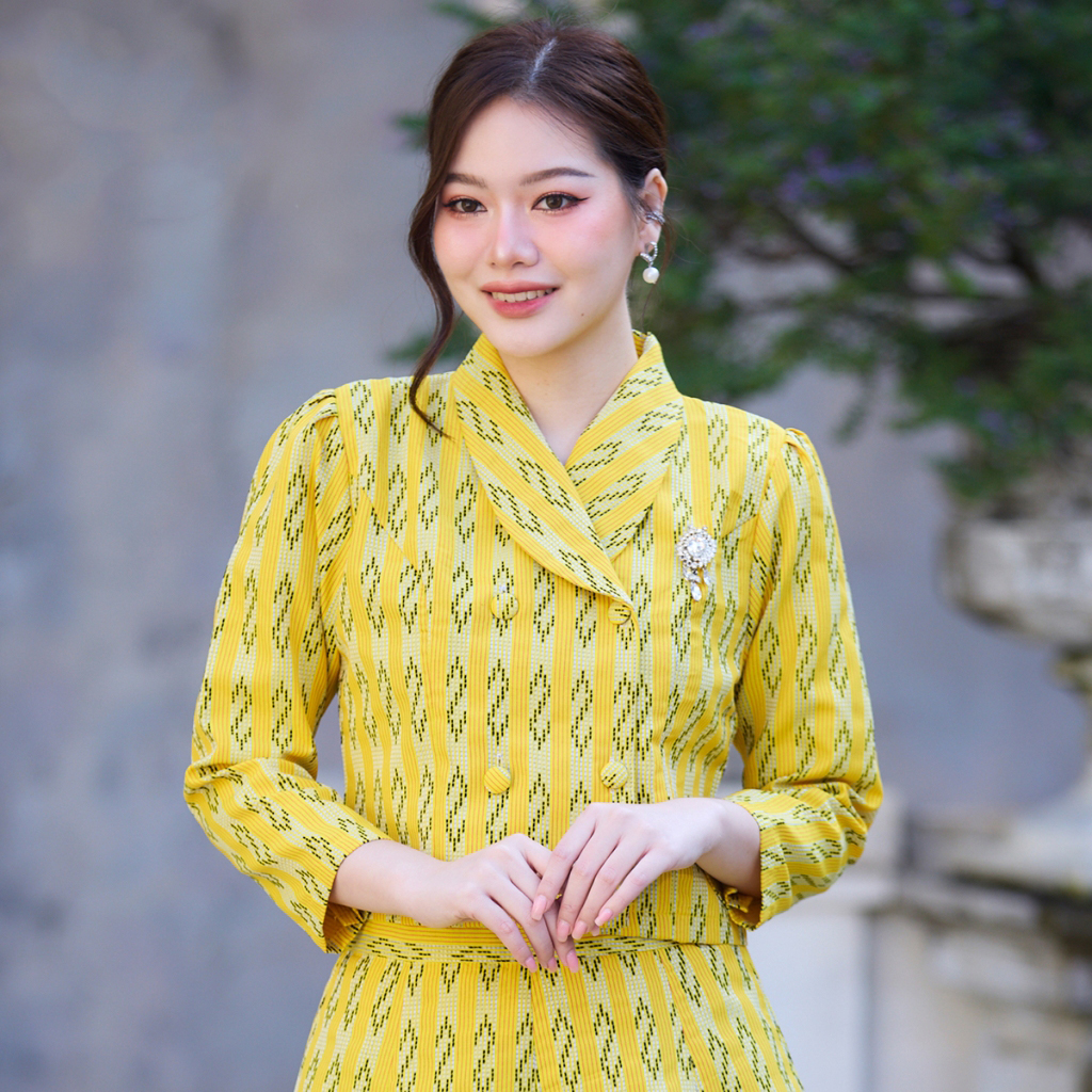 kudapy ชุดเซตไปงานแต่งสีเหลือง ลายขอ เสื้อ+กระโปรง ผ้าไหมทอลายอย่างดี