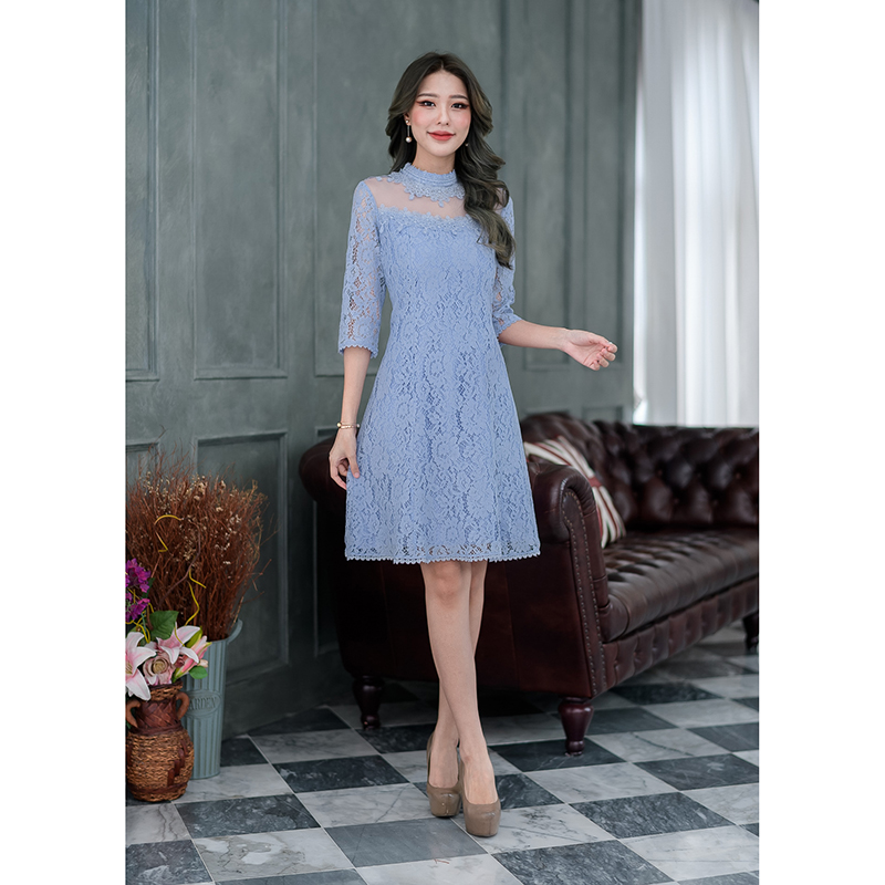 kudapy เดรสสั้นสีชมพู/สีฟ้า ลูกไม้เนื้อนิ่ม รุ่นนี้เป็นแขนศอก กระโปรงบานเล็กน้อย ช่วงอกแต่งผ้าซีทรู เก๋ที่ช่วงคอ