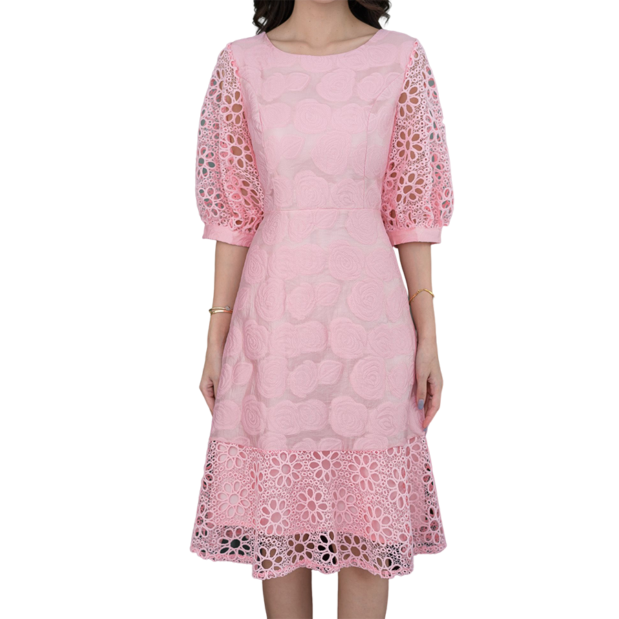 kudapy เดรสลายดอกลูกไม้ตามแบบสีชมพู สีดำ แขนสั้นพองทรงสวย เก็บเอวอย่างดี มีซับใน ซิบหลังอย่างดีค่ะ