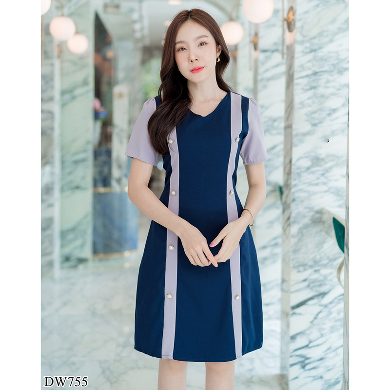 kudapy เดรสสั้นสีเขียว/สีชมพู/สีกรม คอวีแต่งกระดุมยาว 2 ข้างดูดี ใส่สบาย
