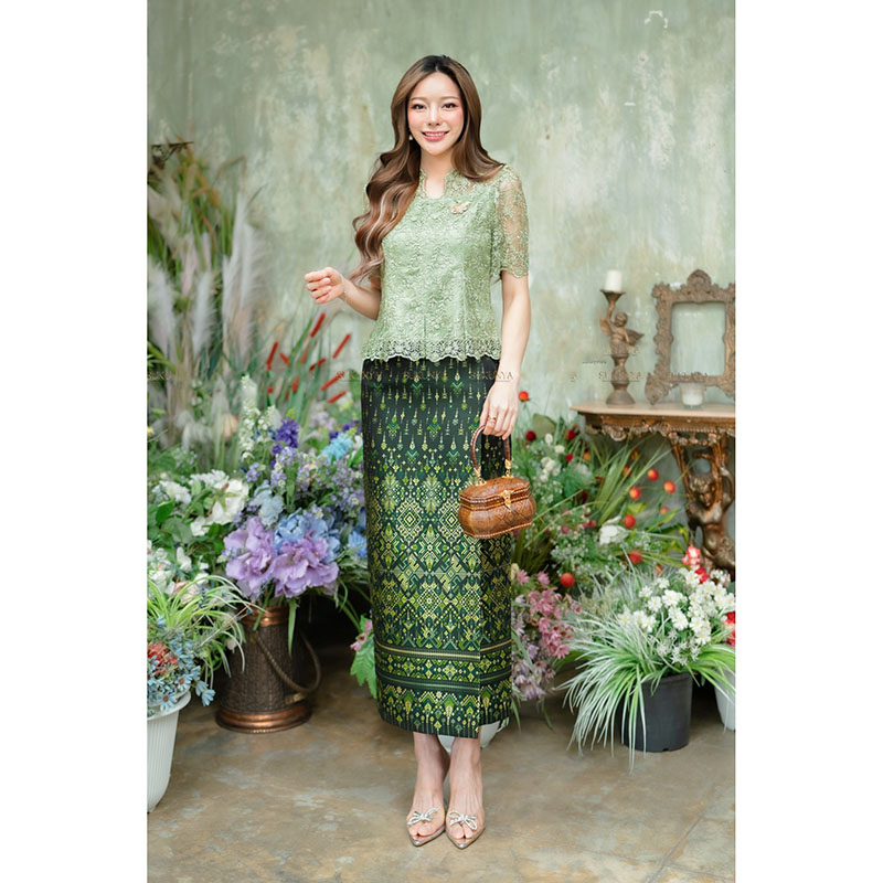 kudapy เซ็ทเสื้อลูกไม้คอวี แขนสั้นสีเขียว/สีเหลืองทอง/สีชมพู+ผ้าถุงผ้าไหมสวยดูดี ใส่ออกงาน งานเสื้อพรีเมี่ยมสุดๆ