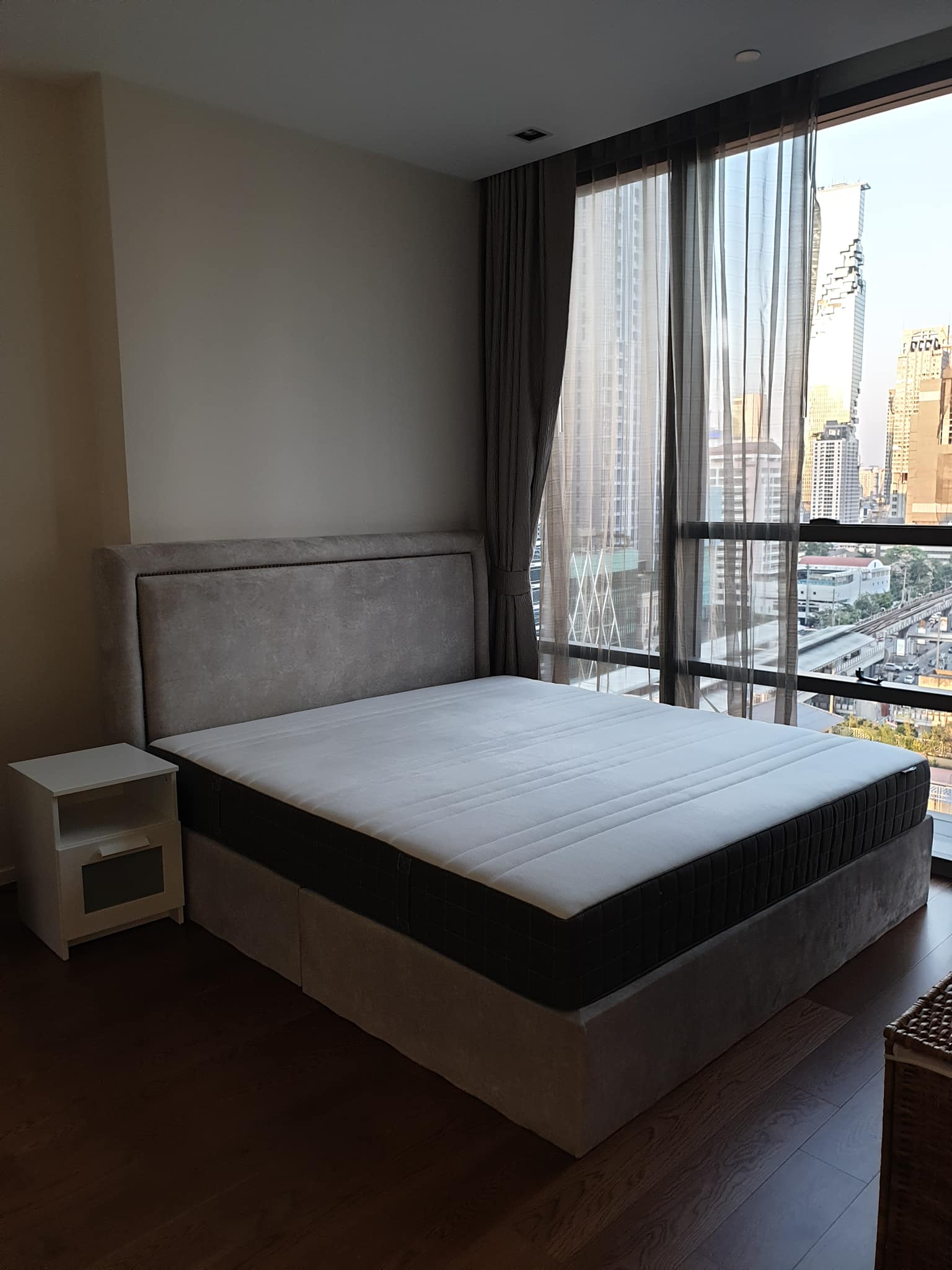 ปล่อยเช่าคอนโด The Bangkok Sathon (เดอะ แบงค็อก สาทร) - 1ห้องนอน 1ห้องน้ำ 1ห้องนั่งเล่น - ใกล้ BTS สุรศักดิ์ - ขนาดห้อง 60 ตรม. ชั้น 12 A Core B ลิฟท์ส่วนตัว