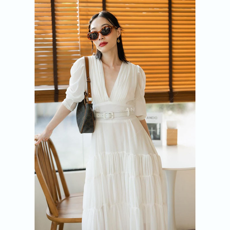 kudapy เดรสยาวคอวีแขนสั้นสีแดง/สีชมพู/สีขาว จับจีบต่อกระโปรงเย็บเป็นชั้นๆๆ แถมเข็มขัด มีซับทั้งชุด