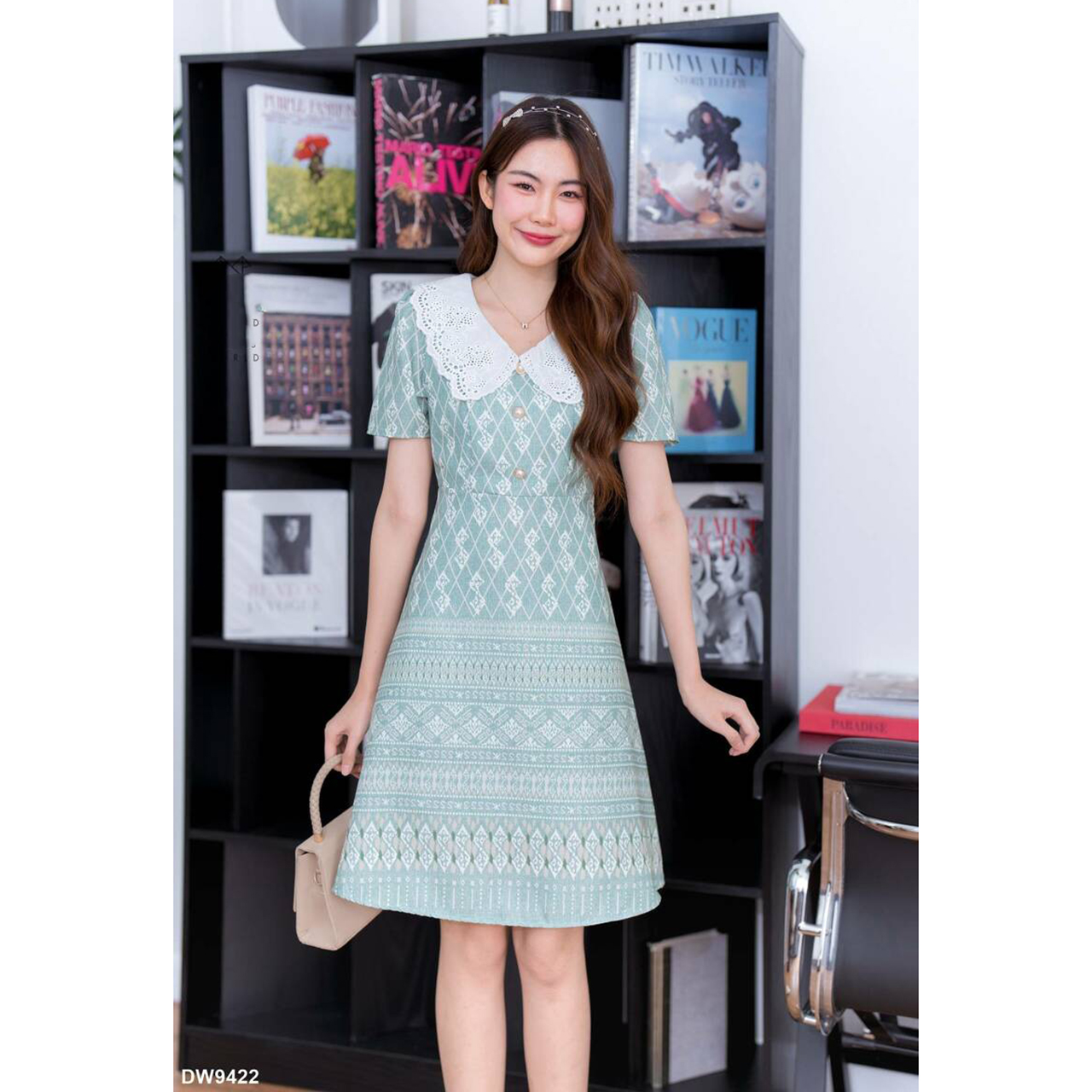 kudapy เดรสสั้นสีเขียว/สีชมพู/สีแดง ทรงบานผ้าไทยแต่งคอปกลูกไม้