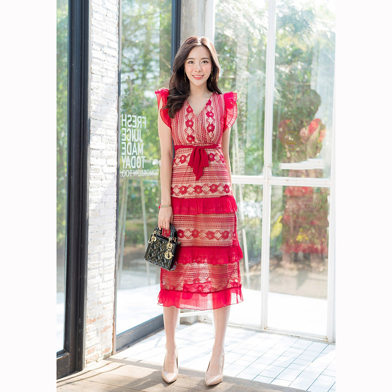 kudapy เดรสยาวสีชมพู/สีแดว ลูกไม้คอวีแขนกุดระบายกระโปรงระบาย 3 ชั้น ใส่สวยดูดีน่ารัก