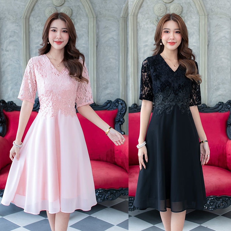 kudapy เดรสสั้นสั้นผ้าลูกไม้สีดำ/สีชมพู คอวีผ้าลูกไม้หวานๆ ตัวนี้ดีไซน์สวยน่ารักมากๆช่วงเสื้อทำจากผ้าลูกไม้กำมัหยี่เนื้อนุ่ม