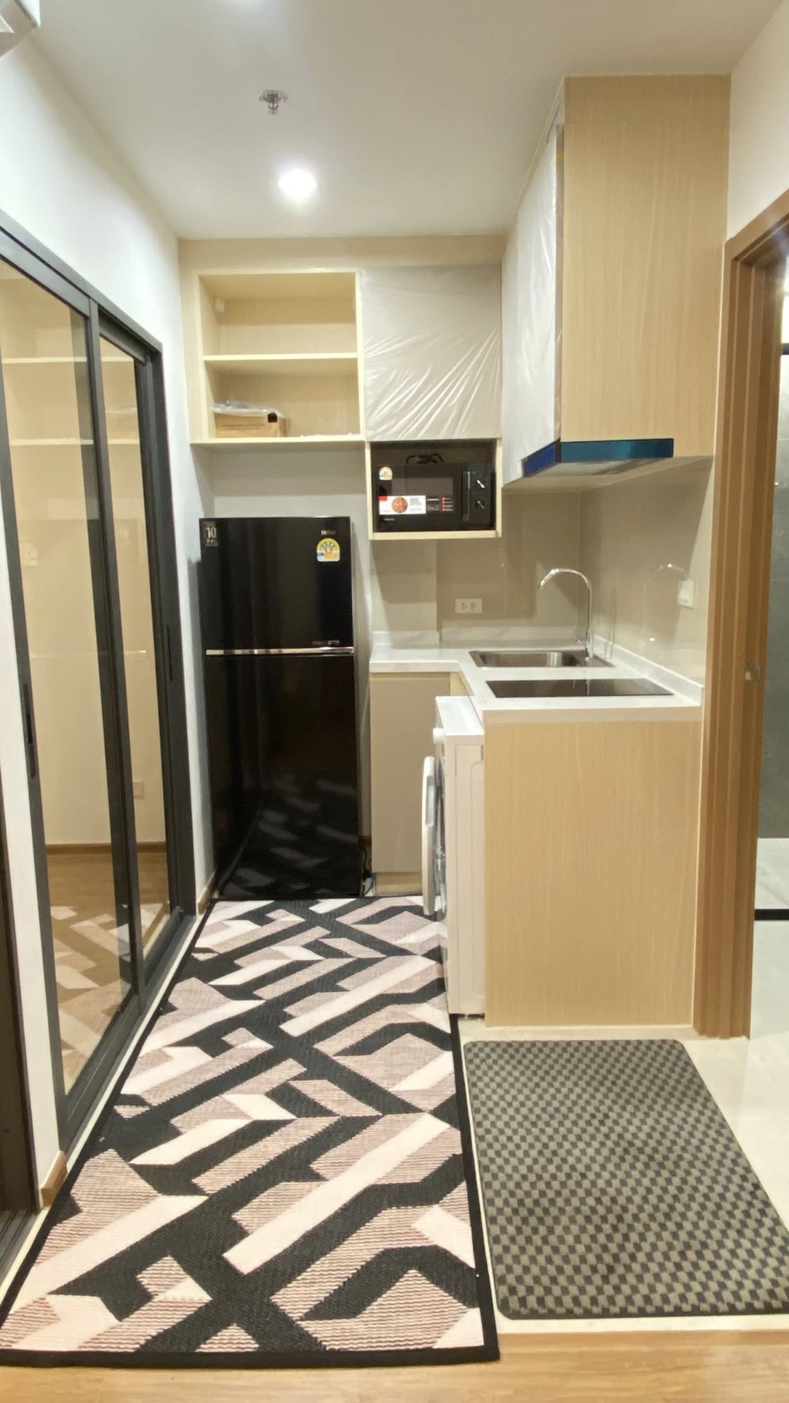 ให้เช่าคอนโด The Livin Ramkhamhaeng (เดอะ ลิฟวิ่น รามคำแหง) โซน รถไฟฟ้าสีเหลือง MRT แยกลำสาลี ห้องแบบ 1ห้องนอน / 1ห้องอเนกประสงค์ / 1ห้องน้ำ / โซนครัวปิด ขนาดห้อง 32 ตรม. ชั้น 18 ตึก A