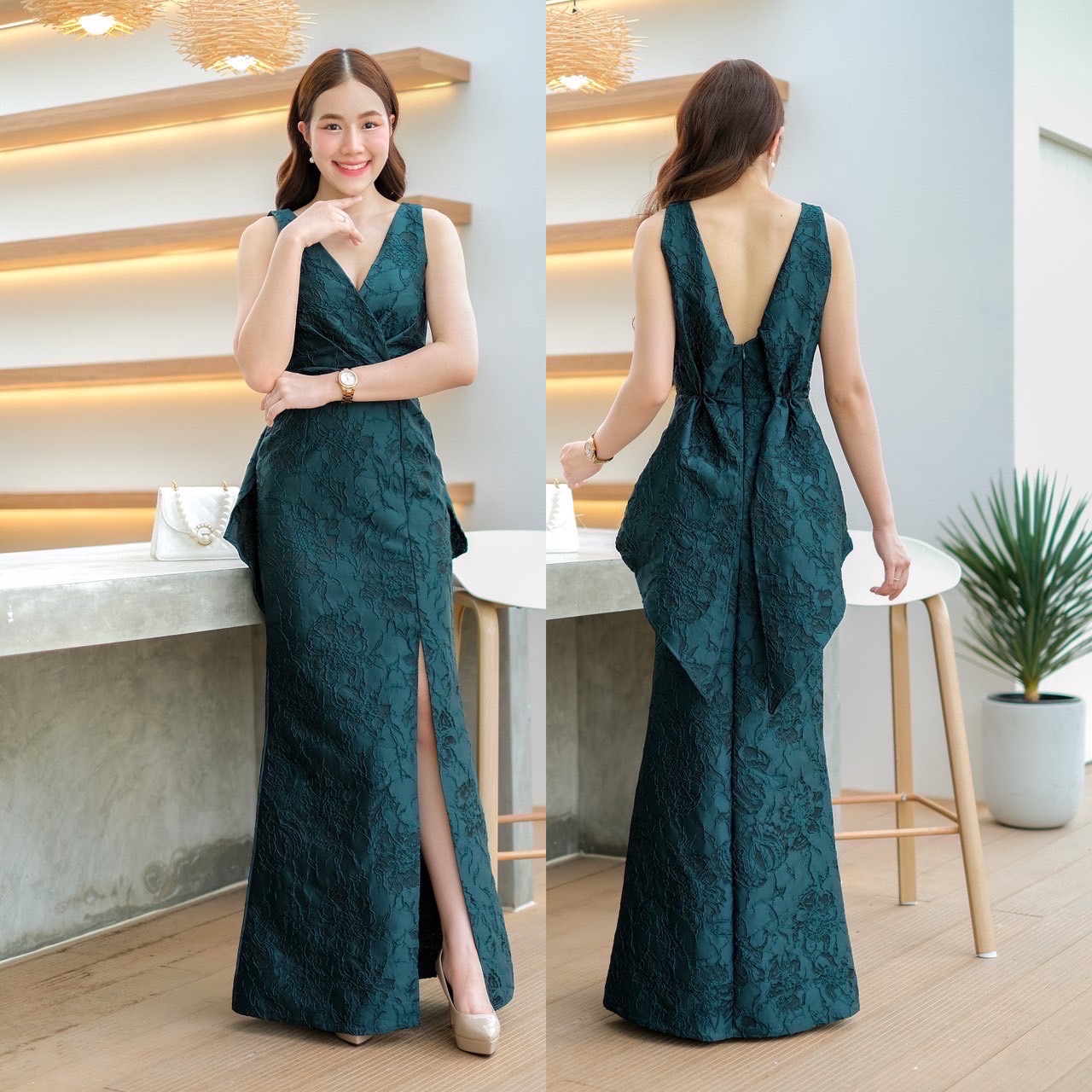 kudapy เดรสยาวสีขาว/แดง/ทอง/ชมพู/กรมท่า/ฟ้า/เขียว ผ้าพิมพ์ลายนูน ทรงคอวี กระโปรงทรงหางปลาเข้ารูป ด้านหลังจับผ้าจีบ ทรงหูกระต่าย