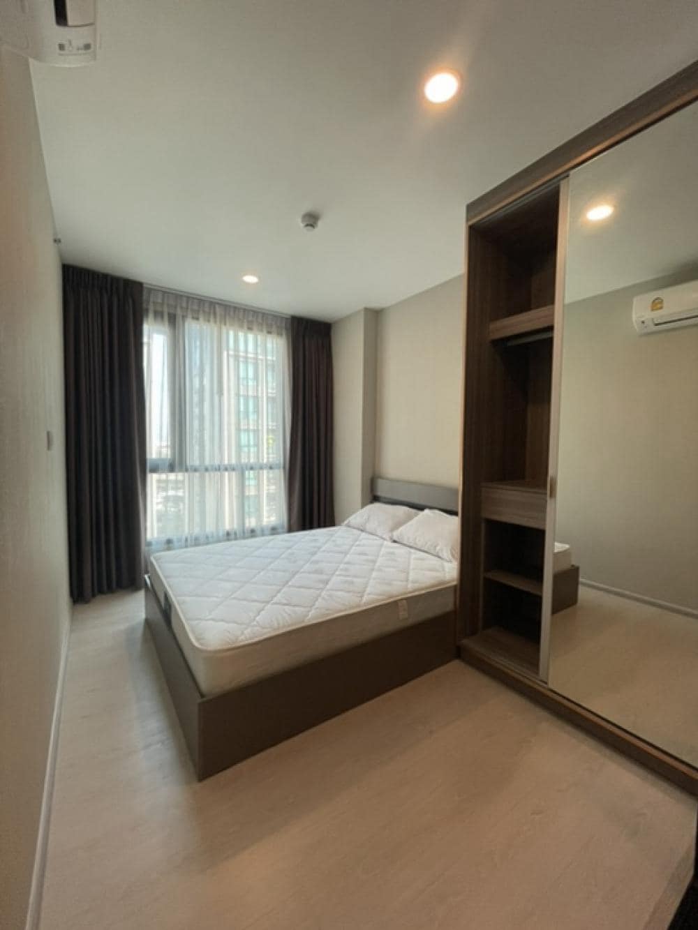 ให้เช่าคอนโด ไนท์บริดจ์ พหลโยธิน อินเตอร์เชนจ์ (Knightsbridge Phaholyothin Interchange ) - 1 bed room plus 1ห้องอเนกประสงค์ พร้อมเข้าอยู่ - การเดินทาง: ใกล้ BTS สถานี วัดพระศรี(Skywalk)และMRT สายสีชมพูสถานีรามอินทรา 5 - ใกล้ โลตัสหลักสี่