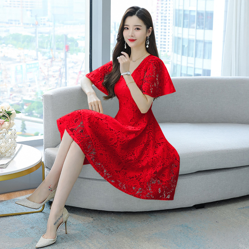 kudapy ชุดเดรสลูกไม้สีแดง แขนปีกระบาย กระโปรงทรงบานคลุมเข่า แขนยาว แนวเรียบร้อย สวยดูดี ชุดเดรสทำงาน