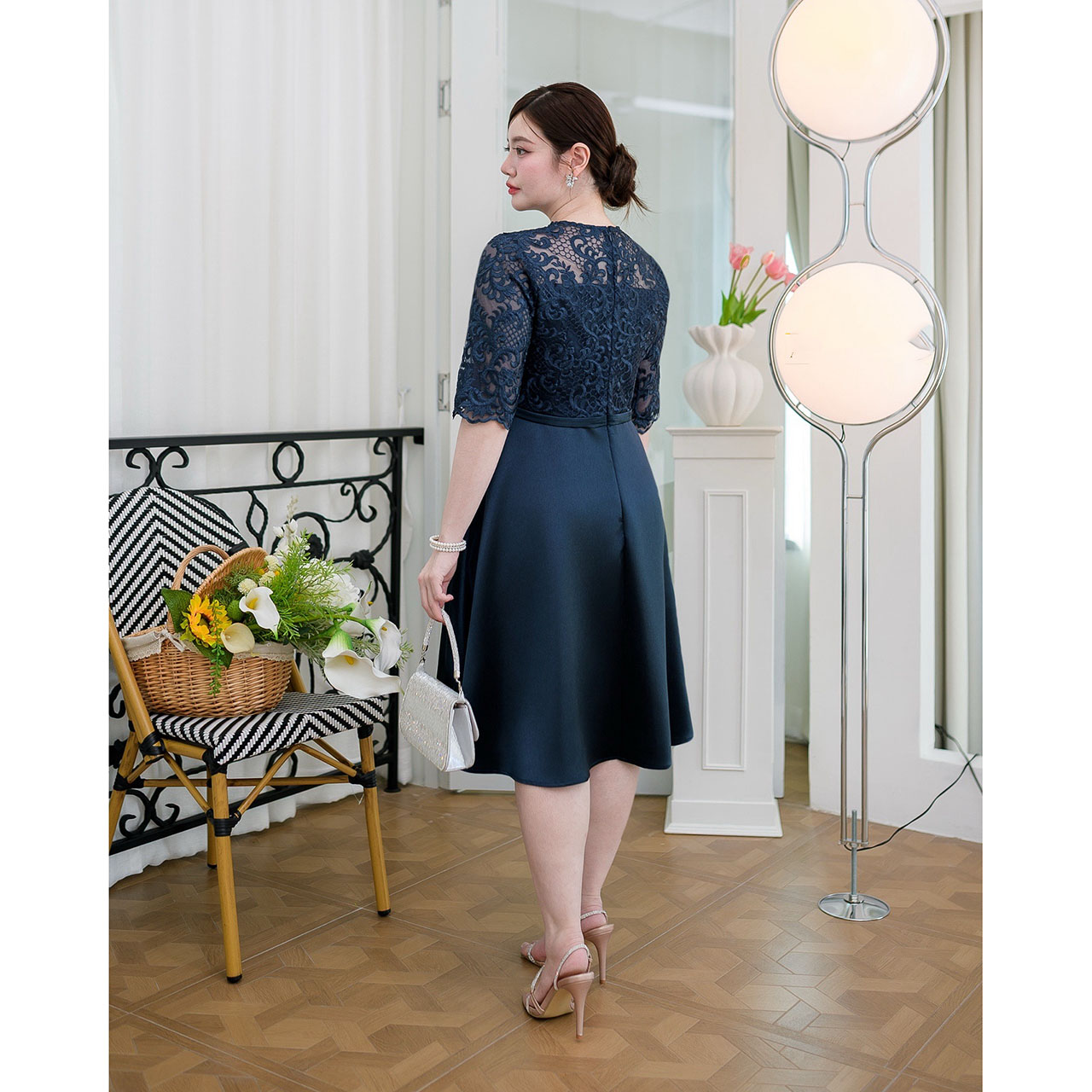 kudapy เดรสสั้นสีชมพูโรสโกลด์/สีกรม เดรสออกงาน ลูกไม้ช่วงตัวเสื้อเป็นงานปักสวยๆช่วงคอใช้เชิงผ้าแต่งเป็นคอวีสวย