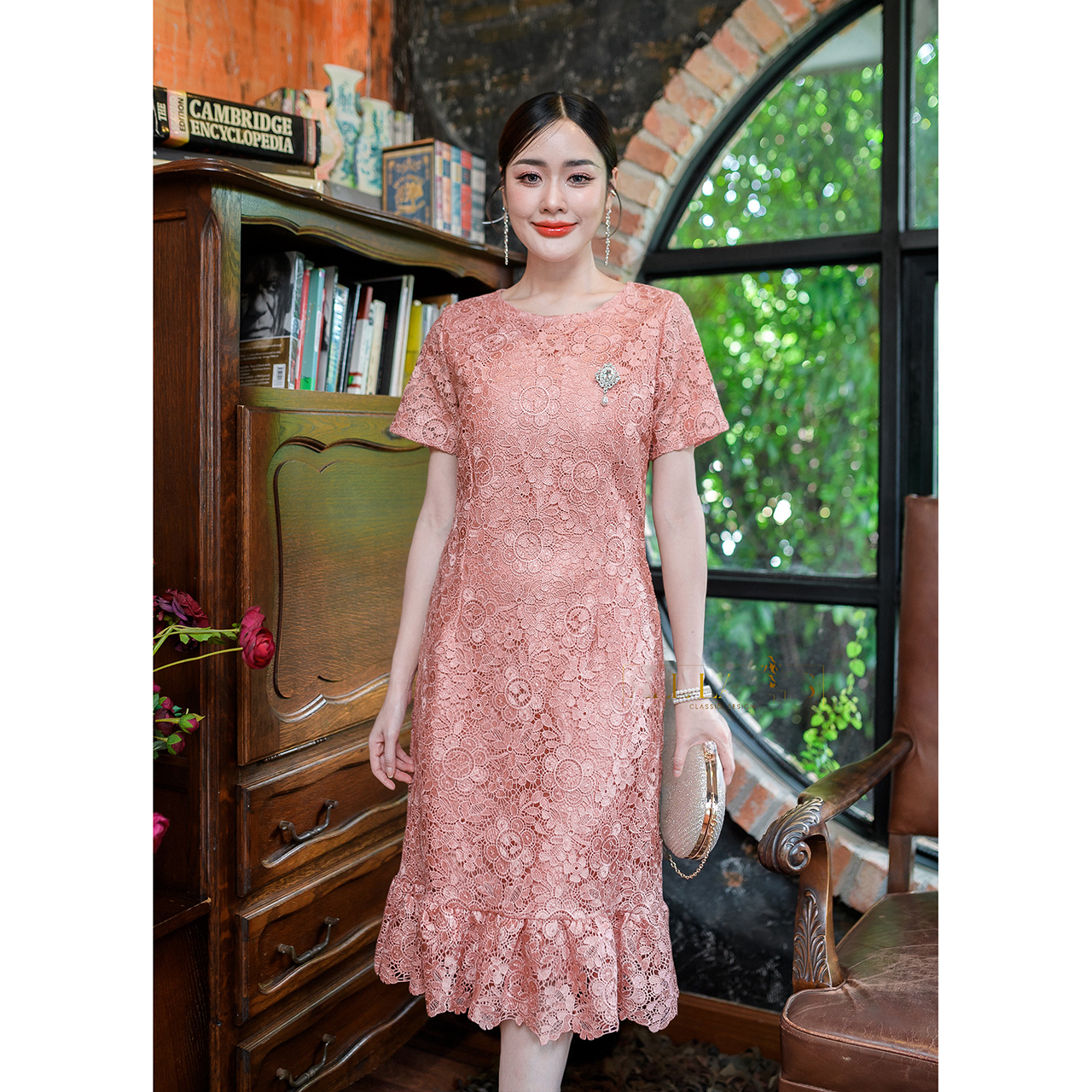 kudapy เดรสสั้นสีโอรส/สีฟ้า ลูกไม้ปาด้าคอตตอน ผ้าทอลาย แต่ด้วยเนื้อผ้าลูกไม้ทำให้ดูหรูหรา