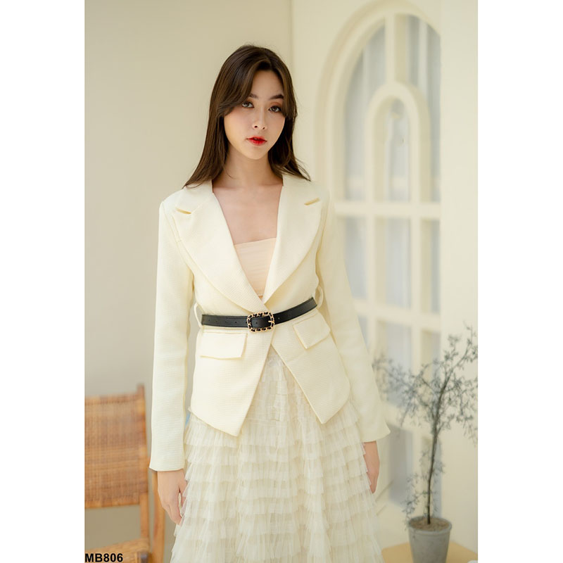 kudapy Set blazer + belt เซ็ทเสื้อเบลเซอร์เข้าคู่สีครีม กับกระโปรงยาวทรงระบายชั้นๆเป็นเลเยอร์ ให้ลุคเจ้าหญิงสุดคลาสซี่แห่งเมืองผู้ดี