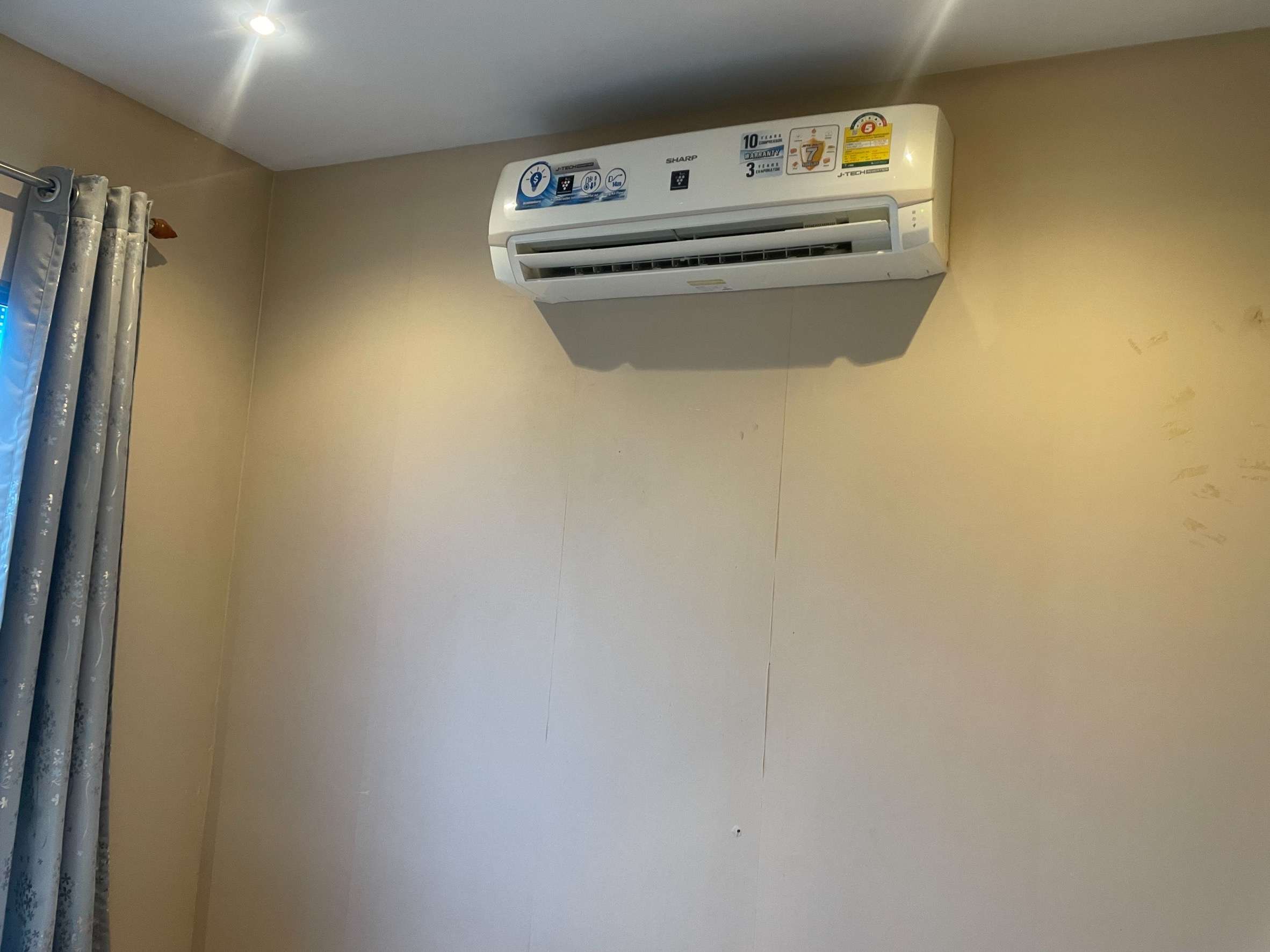 ขายด่วนคอนโด The Kith Tiwanon (เดอะ คิทท์ ติวานนท์) โซนพื้นที่ MRTแยกปากเกร็ด / ตรงข้าม รร.สวนกุหลาบ 📍 ห้องแบบ 1ห้องนอน / 1ห้องน้ำ · ขนาดห้อง 27.89 ตรม. ชั้น 4 ห้องเลขที่ 180/240