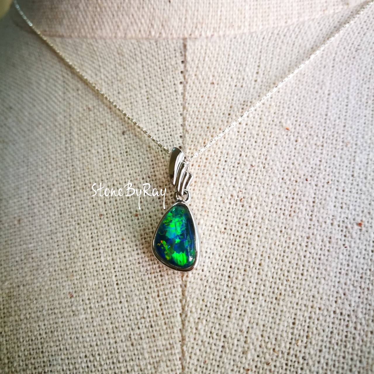 สร้อยคอเงินจี้พลอยโอปอล(Opal Triplet)