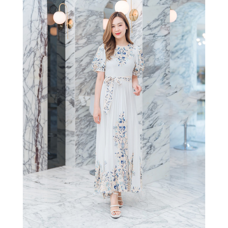 kudapy เดรสยาวสีชมพู/สีขาว กระโปรงอัดพลีทผ้าซาติน+เชือก