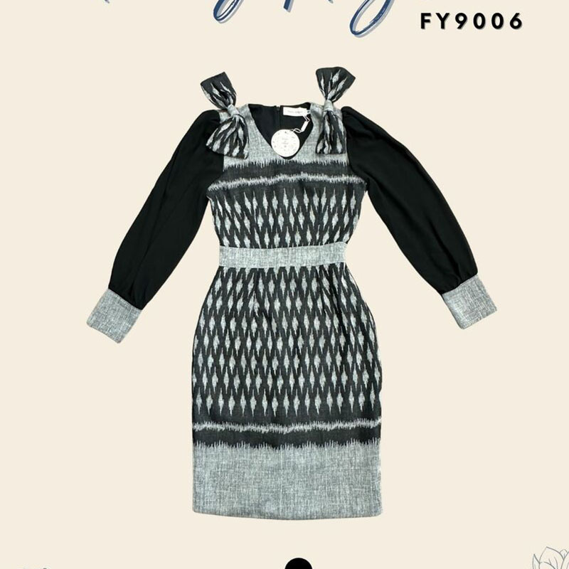kudapy ชุดเดรสสั้นสีดำ ผ้าทอลายไทยคอวีไขว้ ซิปด้านหลัง งานเนี้ยบ สวยแบบไทยๆ