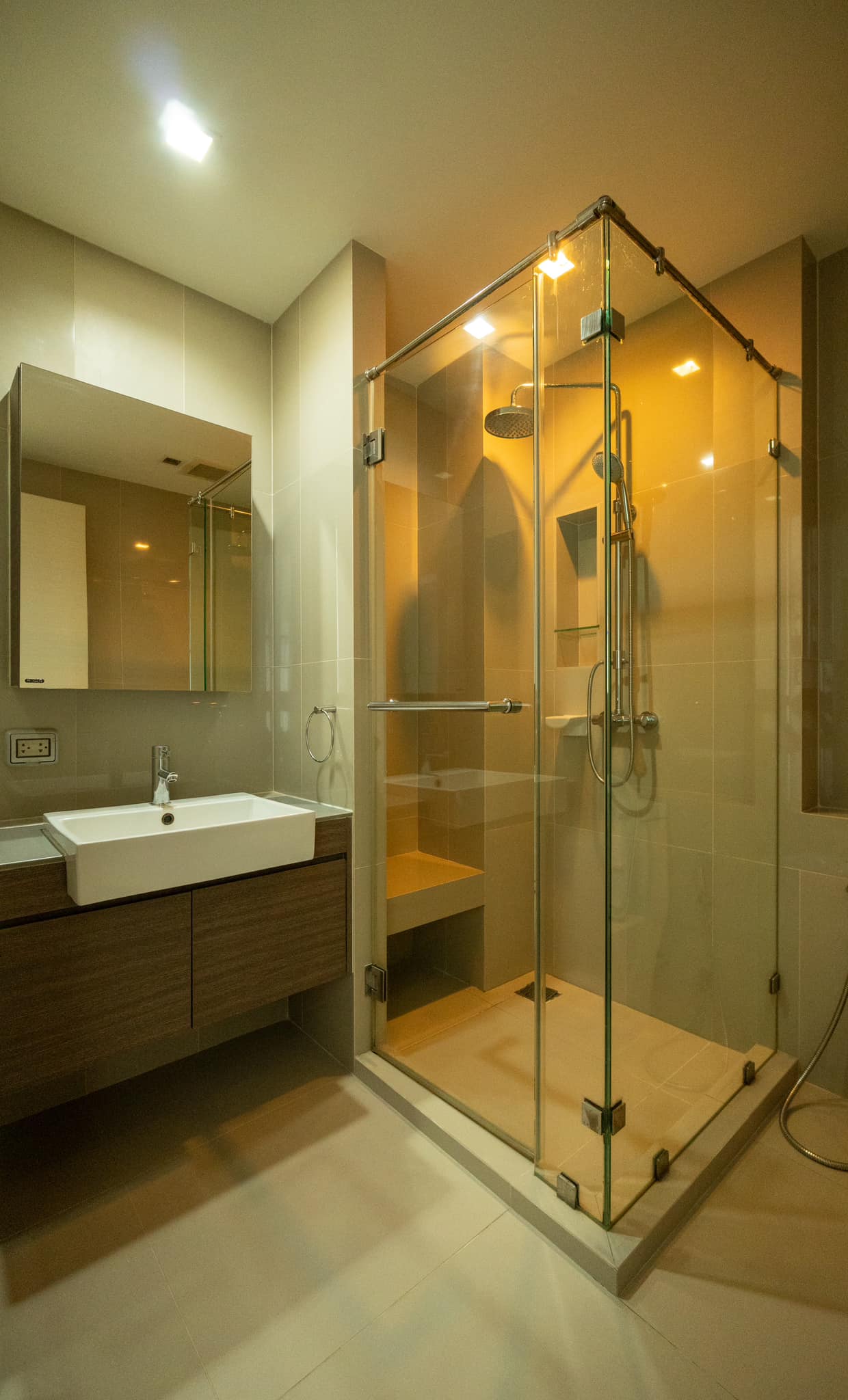 ให้เช่าคอนโด Quinn Ratchada 17 (ควินน์ รัชดา 17) ห้องสวยเฟอร์ครบวิวสระ