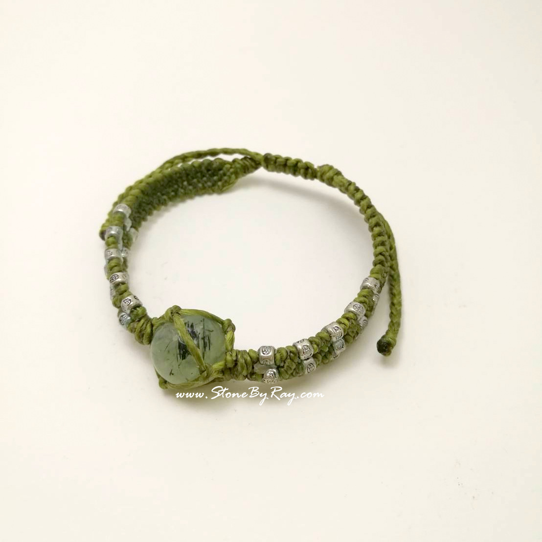 สร้อยข้อมือเชือกถักหินพรีไนท์ (Prehnite)
