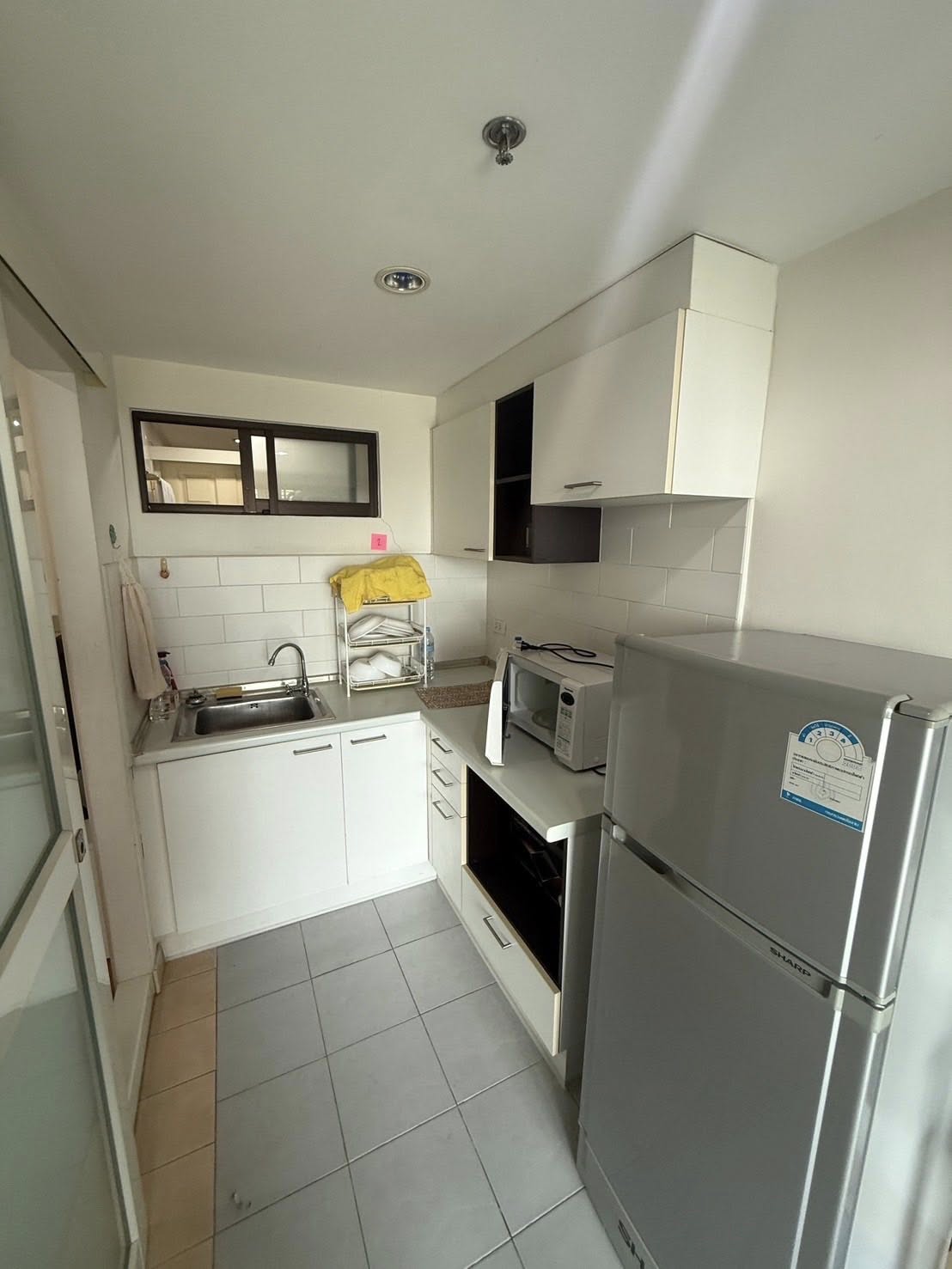 ให้เช่าคอนโด Lumpini Place Narathiwas - Chaopraya (ลุมพินี เพลส นราธิวาส - เจ้าพระยา) High Rise โซนพื้นที่ พระราม3 📍 ห้องแบบ 1ห้องนอน / 1ห้องน้ำ / โซนครัวปิด · ขนาดห้อง 41 ตรม. ชั้น 22