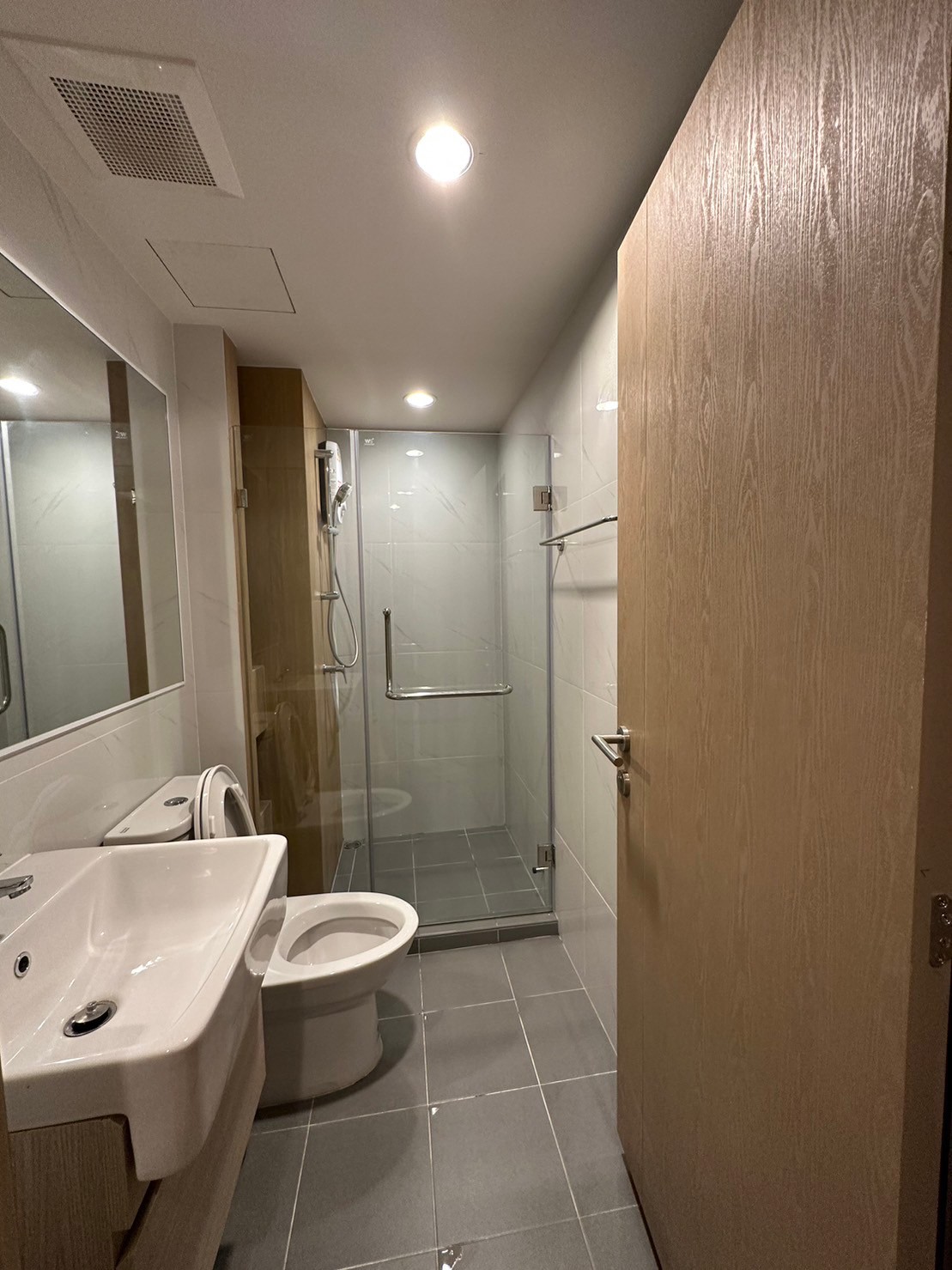 ให้เช่าห้องแบบ 2ห้องนอน 2ห้องน้ำ โซนพื้นที่ BTS อ่อนนุช และ BTS พระโขนง คอนโด The Excel Hideaway Sukhumvit 71 (ดิ เอ็กเซล ไฮด์ อะเวย์ สุขุมวิท 71) Low Rise ขนาดห้อง 60 ตรม. ชั้น 2 ตึก B