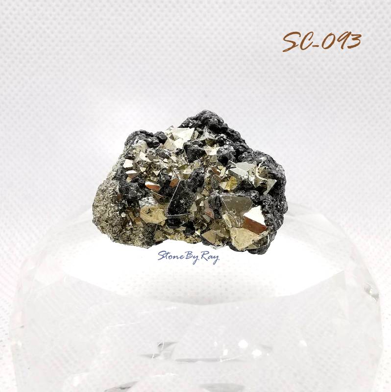 ไพไรต์ (Pyrite Octahedra Peru)