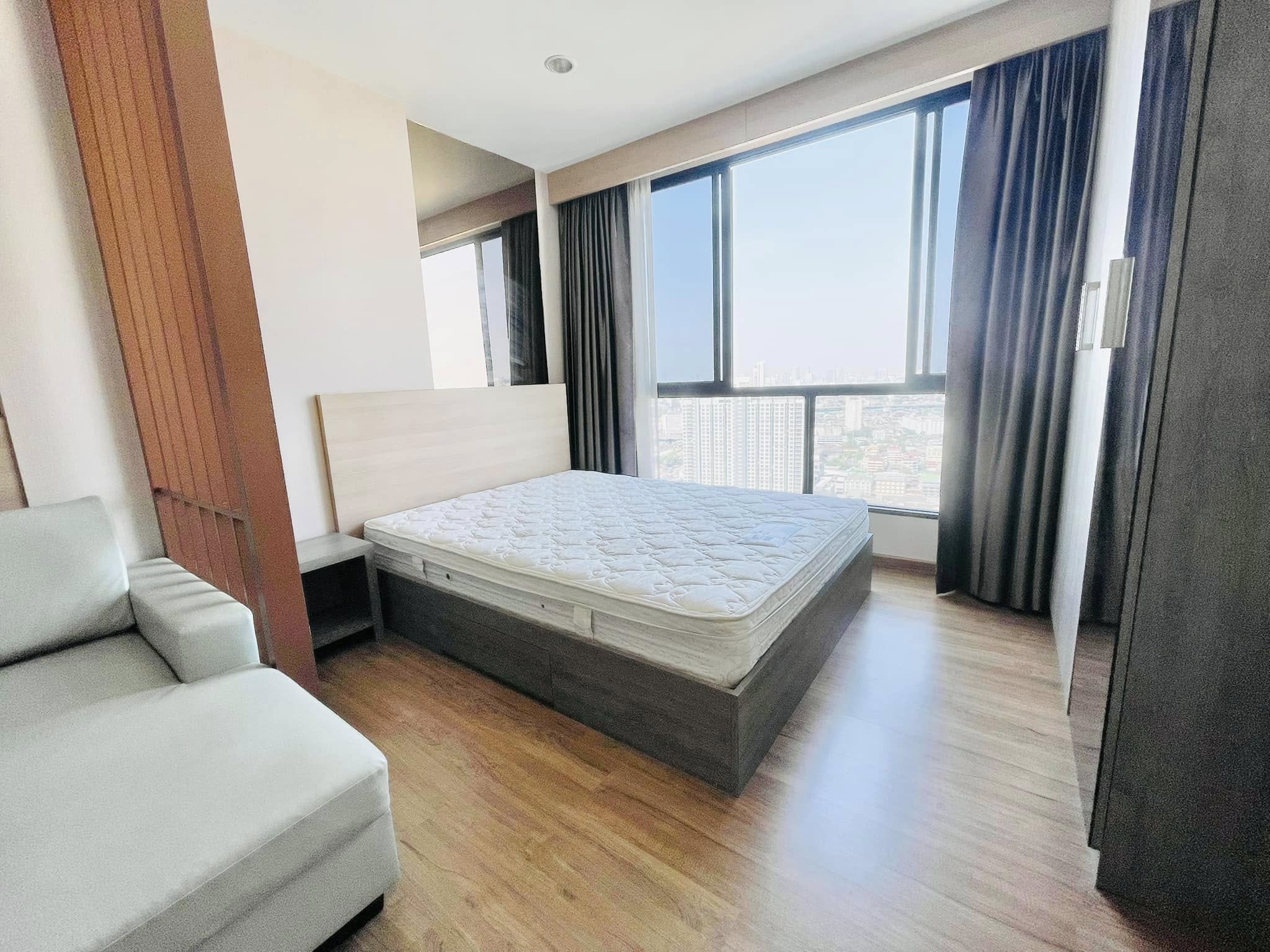 ปล่อยเช่า The Tree Interchange (เดอะ ทรี อินเตอร์เชนจ์) - โซนพื้นที่ MRT เตาปูน บางโพ 1ห้องนอน 1ห้องน้ำ - ขนาดห้อง 30 ตรม. ชั้น 40 ตึก A - ให้เช่า 11,000 ต่อเดือน