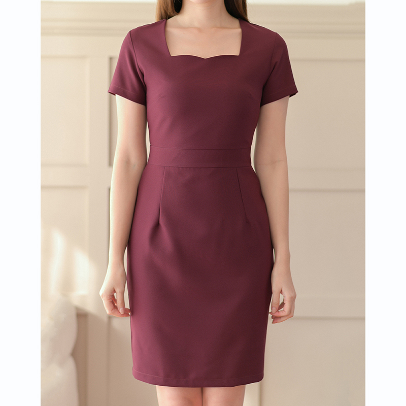 kudapy เดรสสั้นคอหัวใจแขนสั้นสีเทาเข้ม/สีแดงเข้ม/สีดำ เข้ารูปเอว ทรงสวยเป๊ะมาก เนื้อผ้าหนามีน้ำหนัก ซับในทั้งตัว ใส่ได้ตลอด