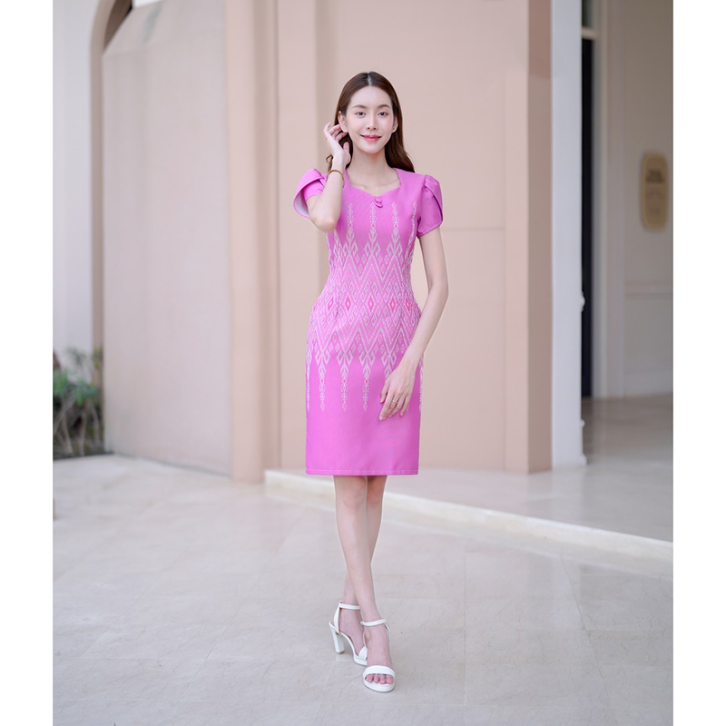 kudapy เดรสสั้นสีฟ้า/สีเขียว/สีชมพู ผ้าทอลายสวยๆ คอหัวใจ แขนกลีบบัว แต่งกระดุมปั๊มทรงสอบ สวยปังสุดๆ