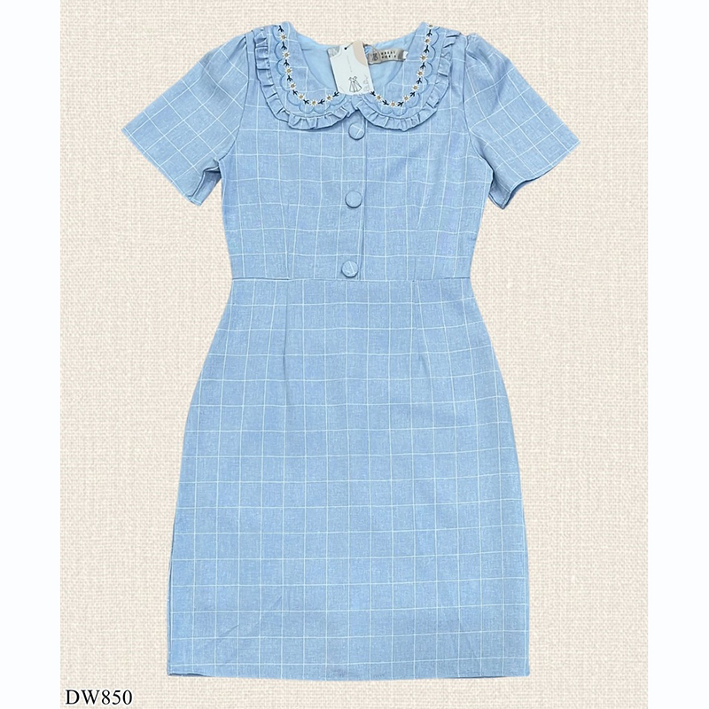 kudapy เดรสสั้นสีชมพู/สีฟ้า/สีส้ม คอปกปักดอกไม้มีกระตรงกลางอก