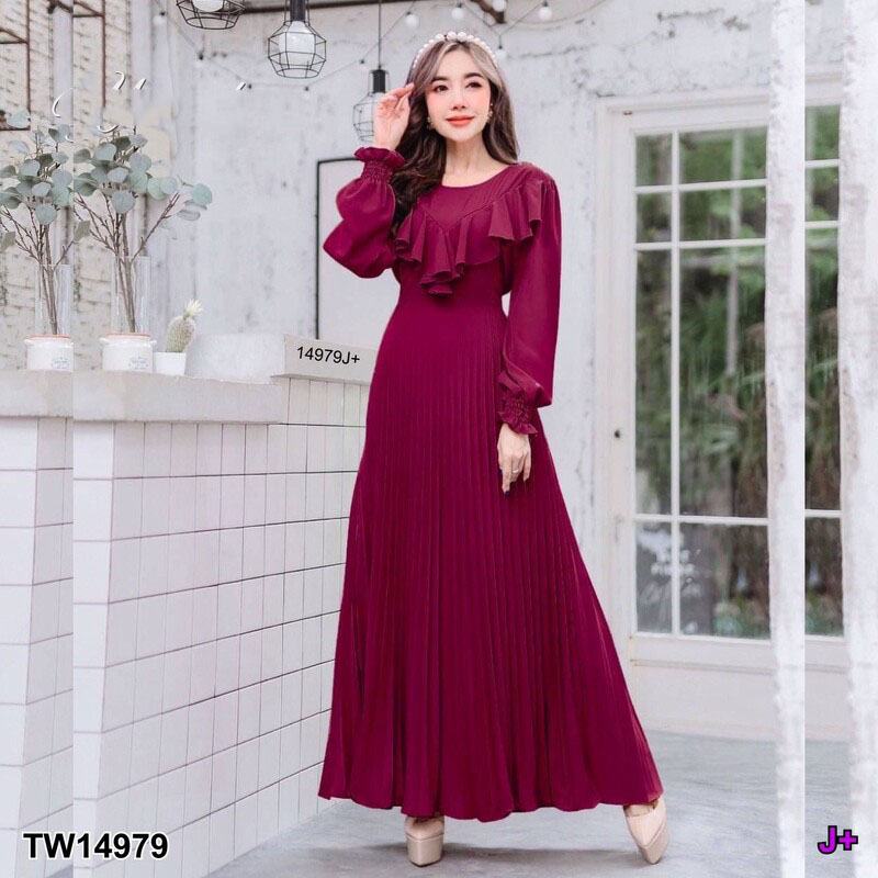 kudapy Maxi Dress เดรสยาวสีกรมท่า ชมพูอ่อน เขียว เทา แดง อัดพลีท เย็บแต่งระบายหน้าอก แขนยาวปลายแขนสม็อกยางยืด