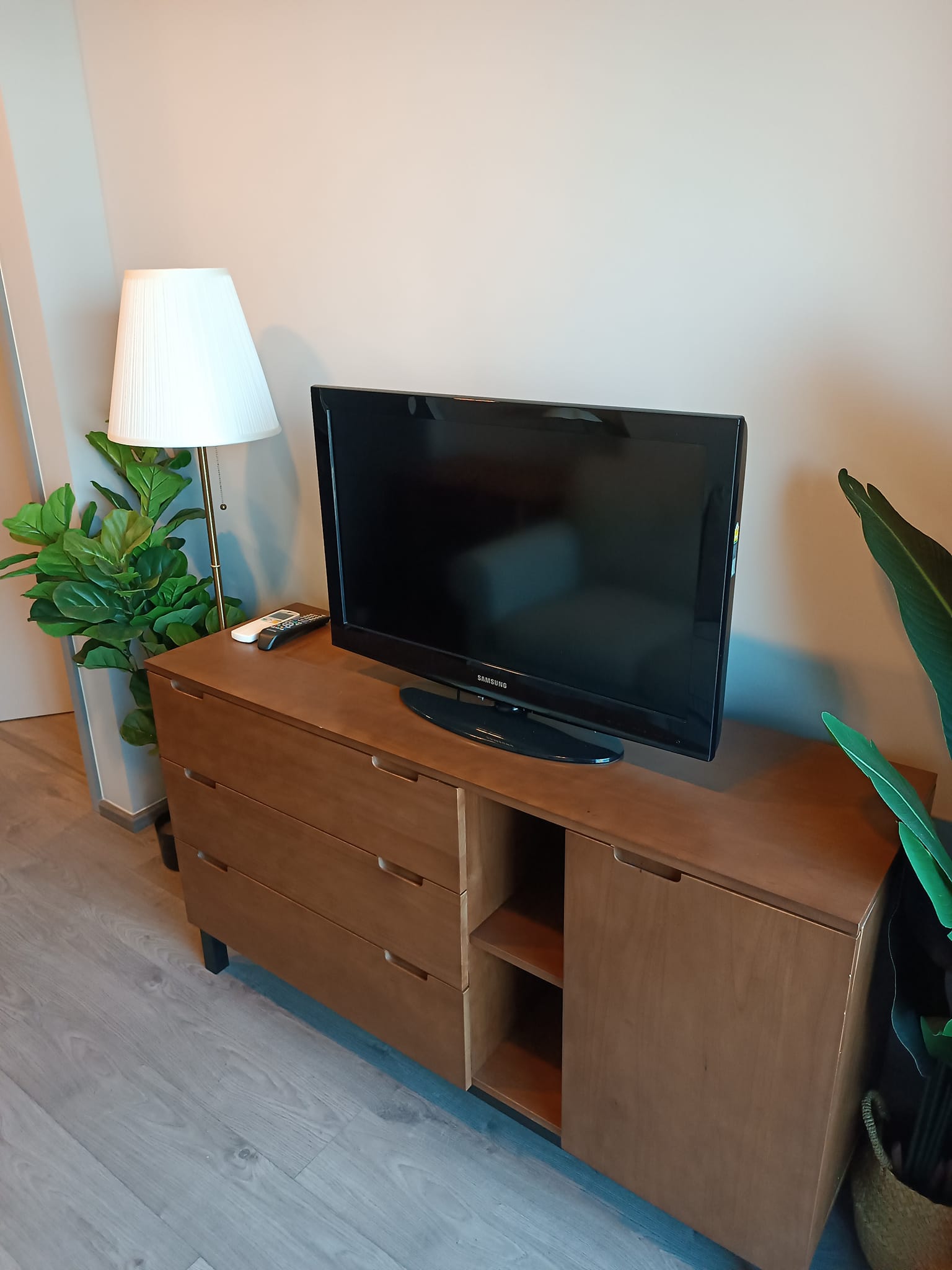 ให้เช่าคอนโด วิซดอม อเวนิว รัชดา - ลาดพร้าว (Whizdom Avenue Ratchada - Ladprao) - ห้องสวยมีเครื่องซักผ้าพร้อมอยู่ติดแยกลาดพร้าว - การเดินทาง: ติด MRT ลาดพร้าว