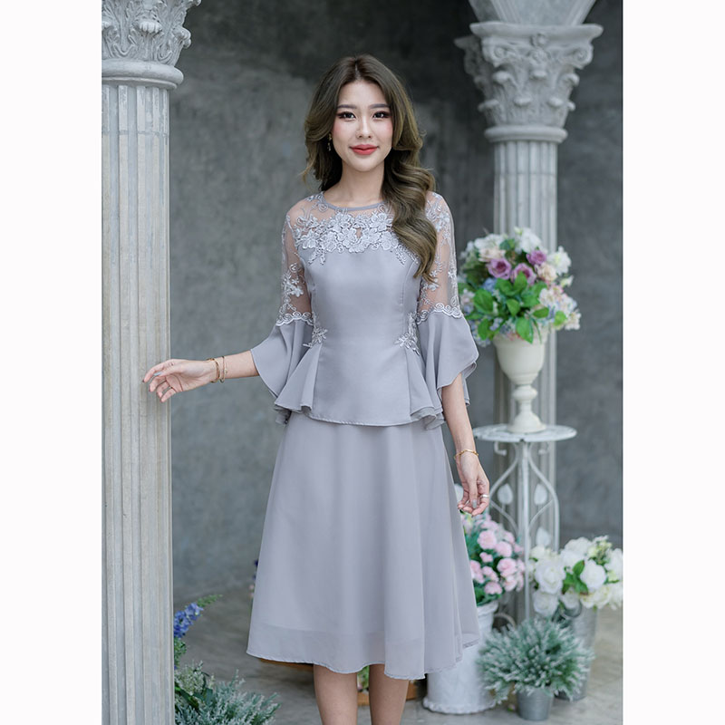 kudapy เดรสสั้นสีชมพู/สีเทา เป็นงานผ้าไหมแต่งลูกไม้ + ผ้าชิฟฟ่อนพริ้วๆ งานผสมผสาน 3 เนื้อผ้า ดีเทลมากมายตกแต่งสวยหวาน