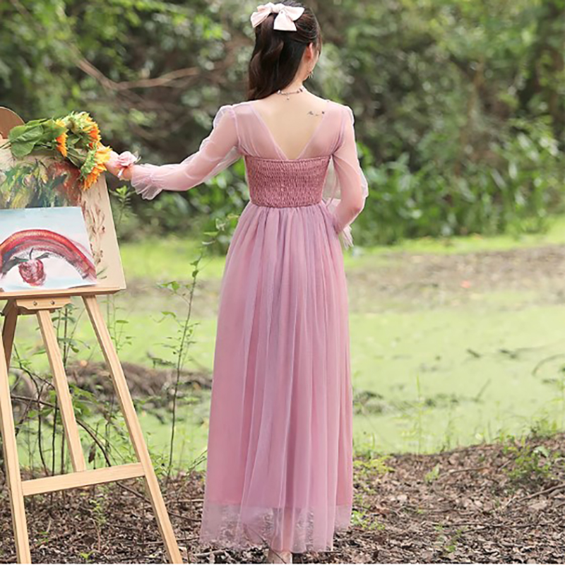 kudapy ชุดราตรียาวออกงานสีถั่วแดง แขนซีทรู ตัวเสื้อปักลายดอกไม้ ซิบด้านข้างลำตัว สม๊อกหลัง กระโปรงผ้าโปร่ง มีซับใน