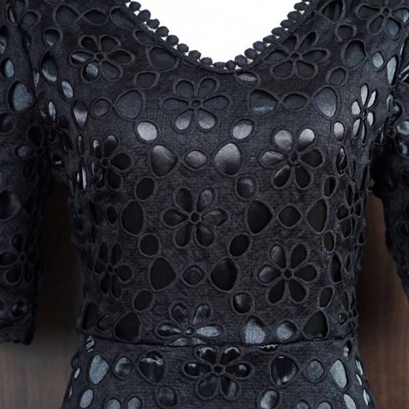 kudapy เดรสยาวออกงานผ้าลุกไม้สีขาว สีดำ เดรสคอวี ลูกไม้ฉลุ มีซับในอย่างดี