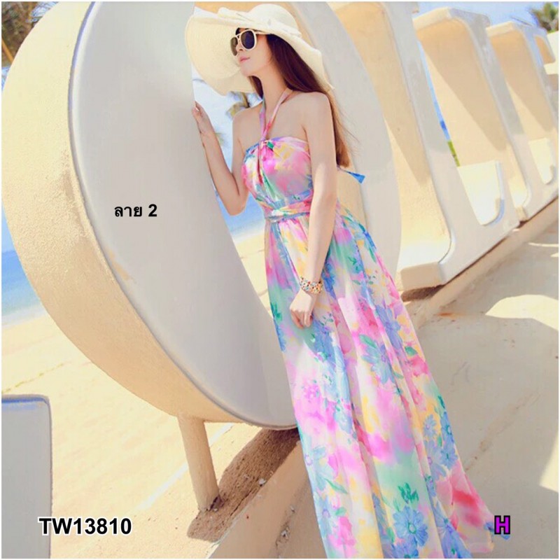 kudapy Maxi Dress แม็กซี่เดรสสายคล้องคอ อกเสริมฟองน้ำ ผ้าไหมอย่างดี พิมพ์ลายดอกไม้กราฟฟิก