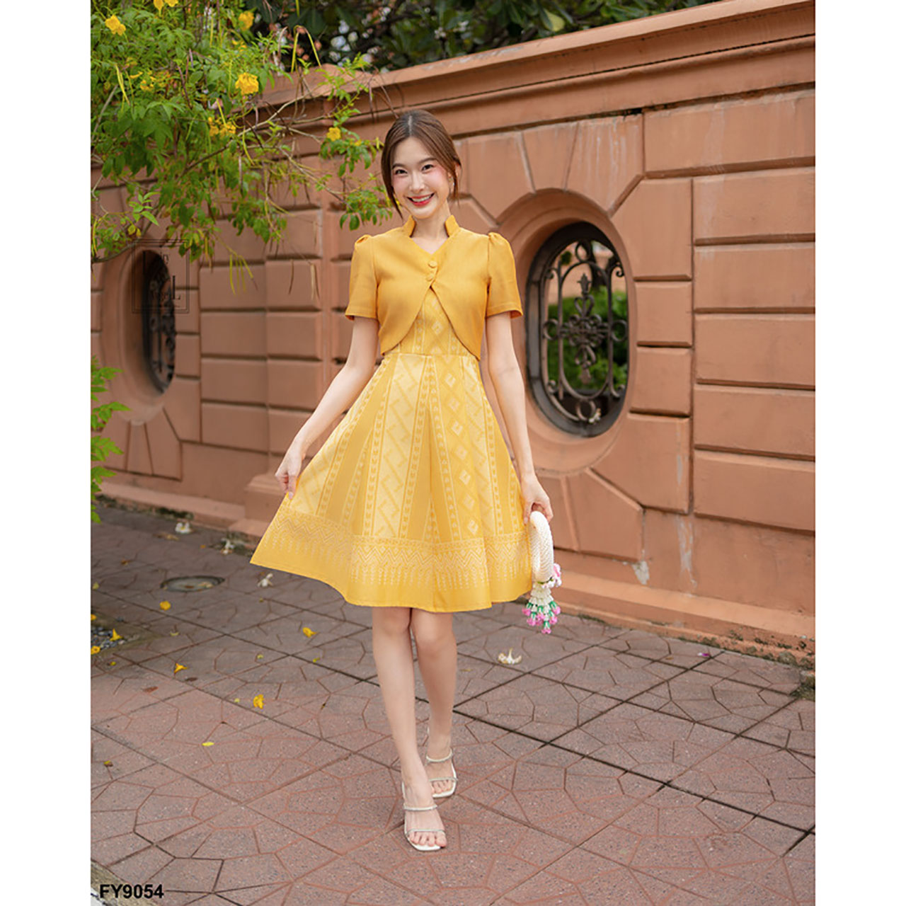 kudapy เดรสสั้นสีกรม/สีเหลือง เสื้อกั๊กคลุมกระดุม2เม็ดอัดกาว